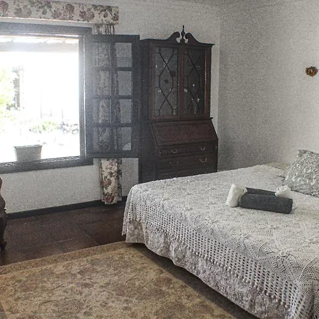 Dona Cris Konukevi *