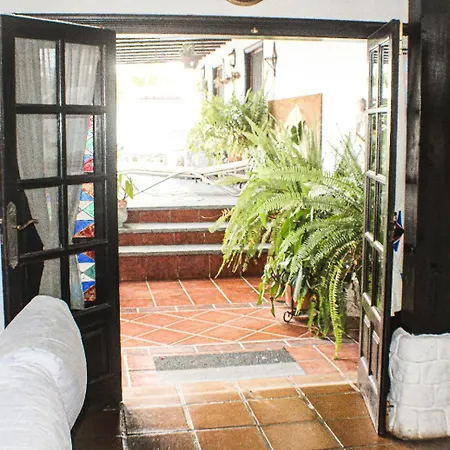 Dona Cris Guest house *